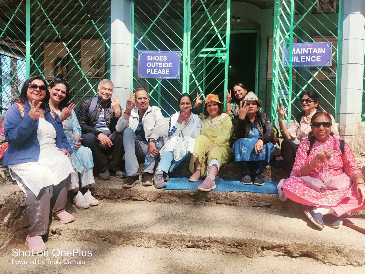Group at the entrance near Babaji Cave