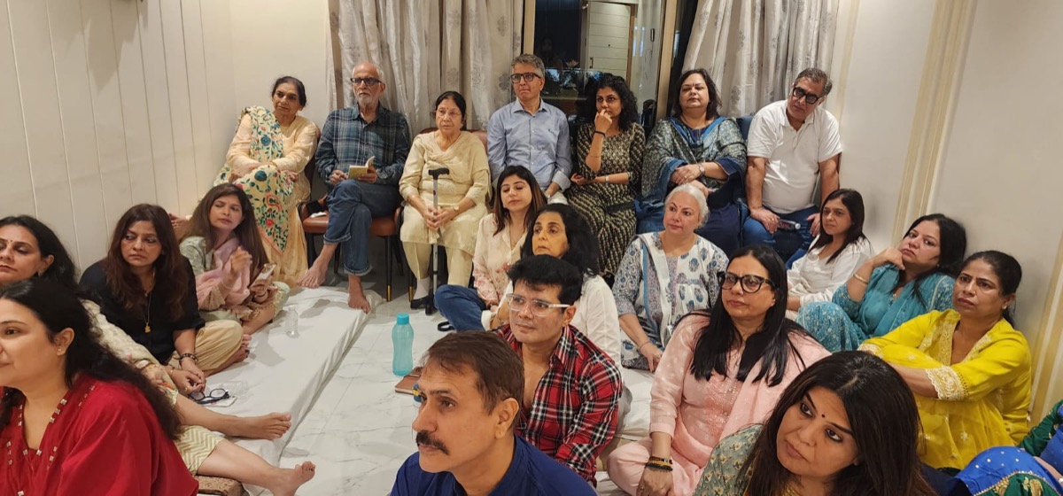 Mumbai satsang, seated discussion